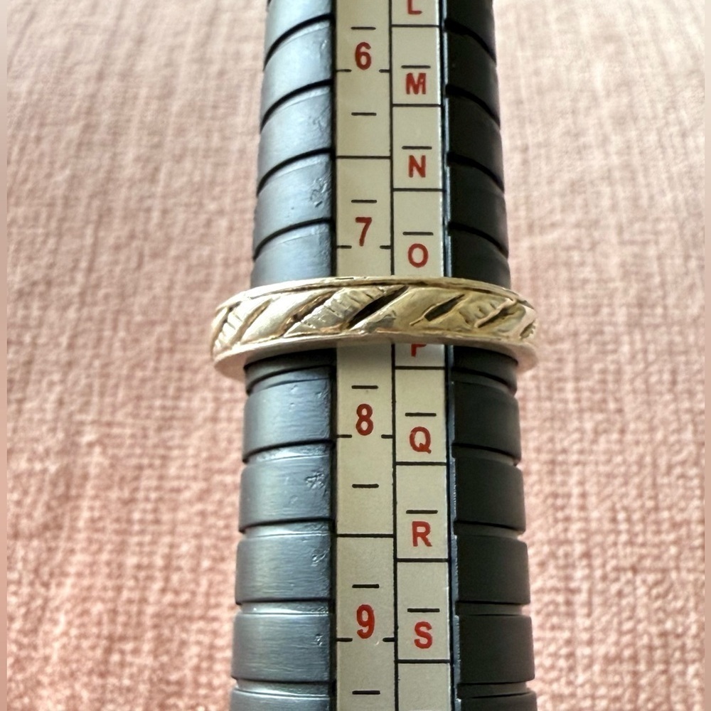 Sterling Silver Chevron-Pattern Band Ring – Size 7.5